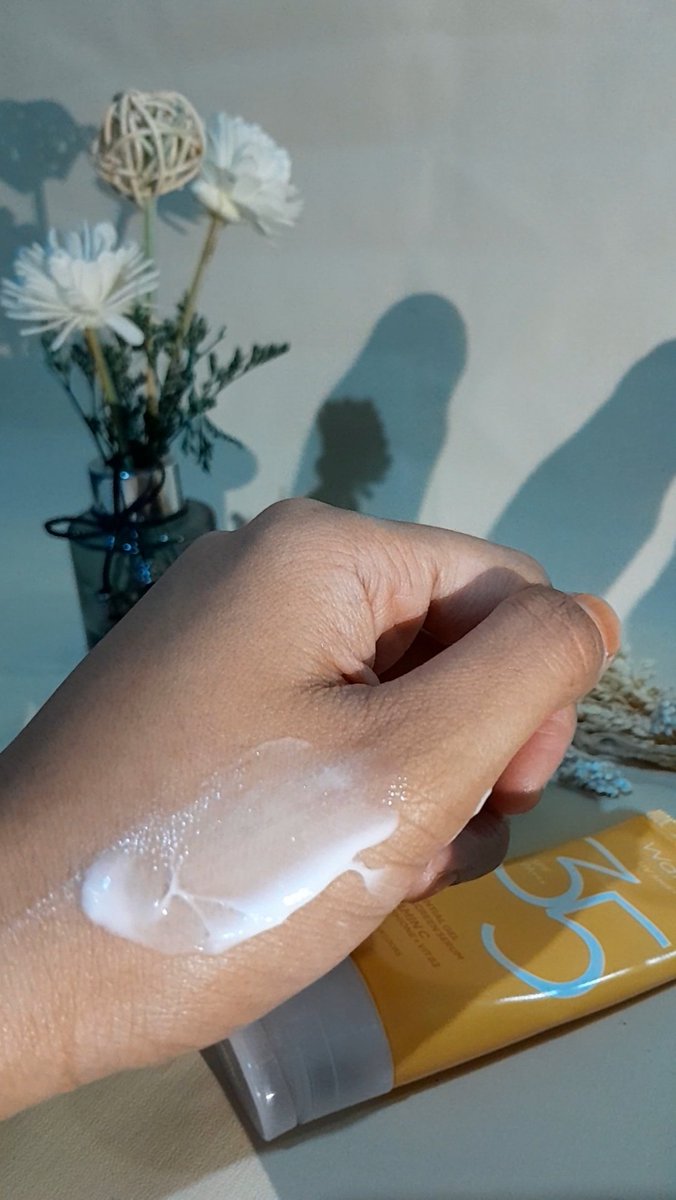vozlcano's tweet photo. Bisa melindungi wajah dari sinar UV sekaligus mencerahkan juga gak bikin white cast, teksturnya yang gel mudah di apply tanpa bikin lengket dan mudah meresap.
Aku biasa beli di toko ini
https://t.co/pECnkqP4tN
ㅤㅤㅤ https://t.co/OmouMWG3Mo