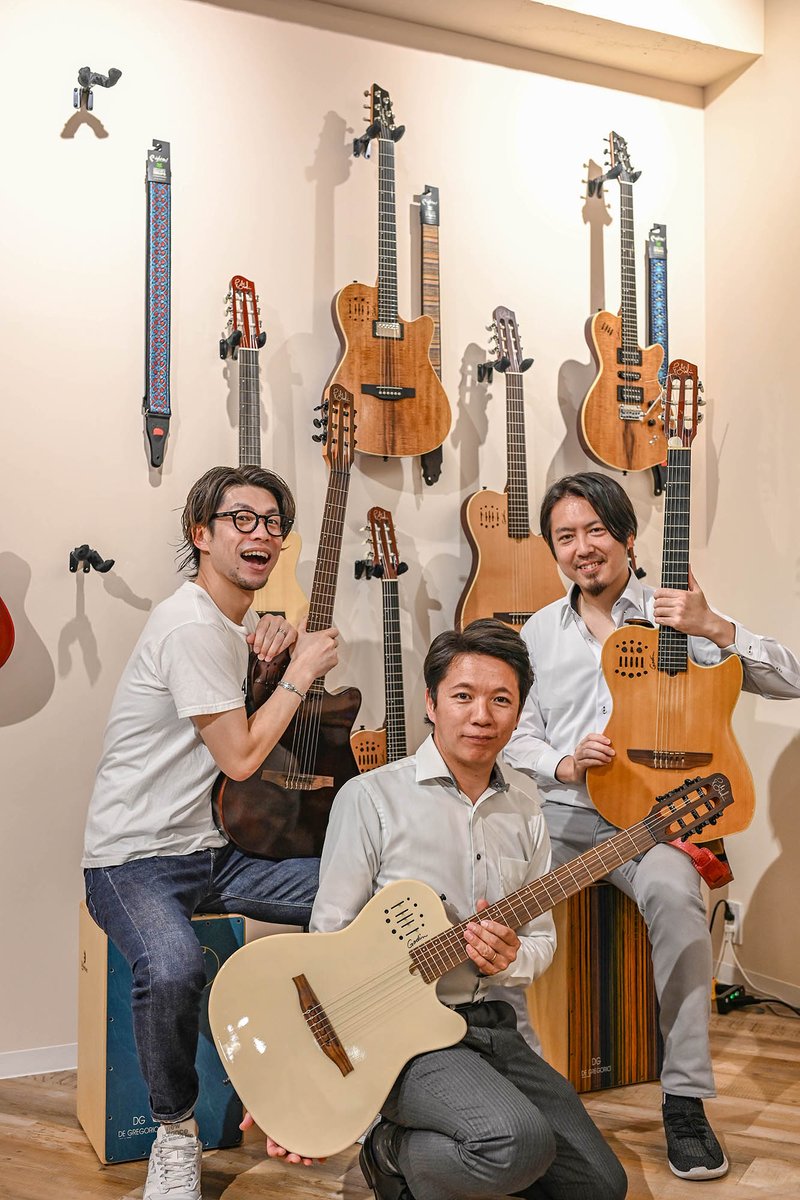 kikutani_music's tweet photo. 前田智洋 さん @tomohiromaeda、津田悠佑 さん @YSK_AfroBegue がキクタニミュージック東京支店にいらっしゃいました！

#Godin #GodinGuitar #キクタニミュージック https://t.co/5Ws1wwc9ZD