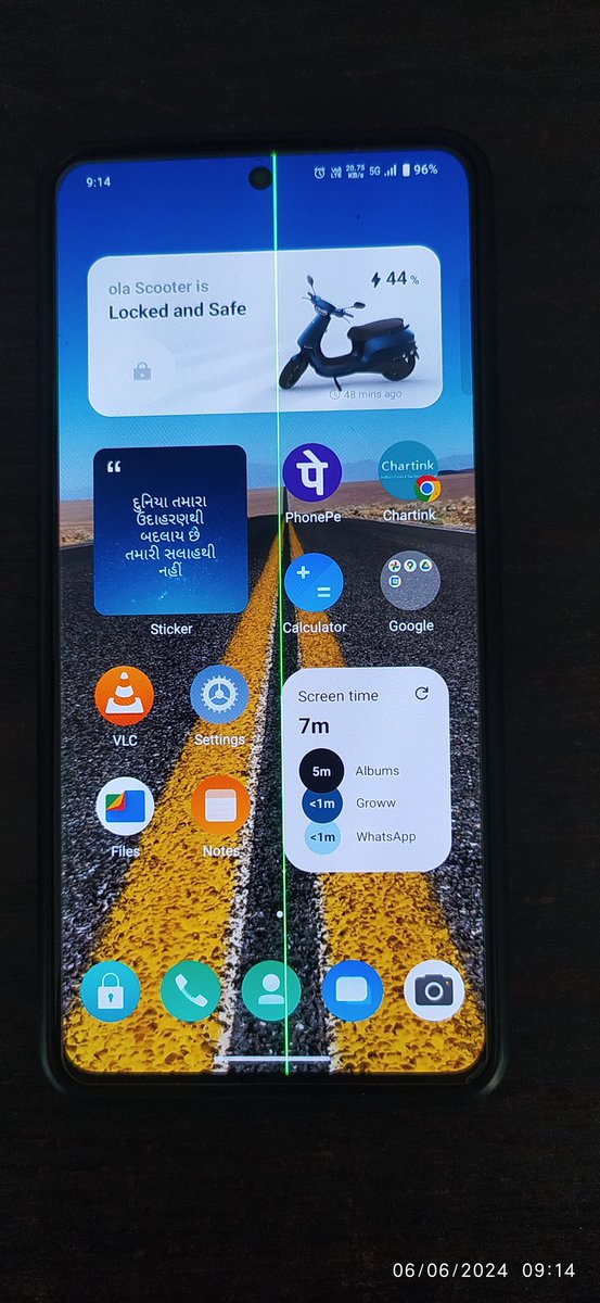 Hoon_Gujarati's tweet photo. Hey @Vivo_India , I Just updated my vivo X60 and within 7 days of update the #greenlineissue came and also heating issues. My phone is out of warrenty now what should i do? Help!!! https://t.co/IkD8exFnIi