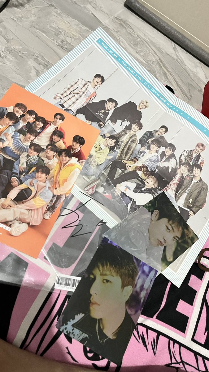 _skywoo's tweet photo. Freebies na may onting sealed albums. 😭
Thank you so muchieee, @cartofbee! Umuwi nanaman po si Jeongwoo sakin. Hahaha! 😭 

Color blue nalang ng first full album kulang ko. 🥹 #cartofbee_feedbacks https://t.co/EGpBDMB8dj
