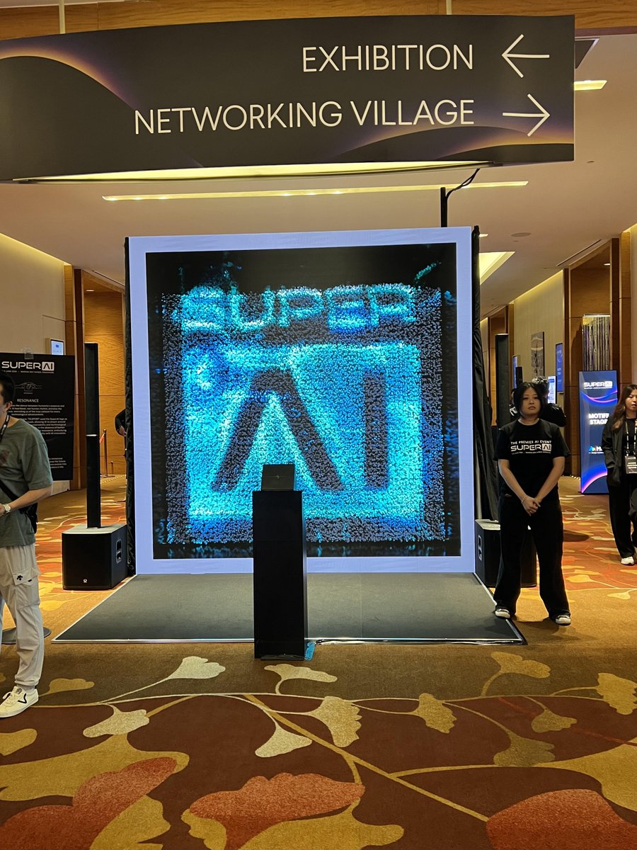 zulu_network's tweet photo. Zulu co-founder @EricLifson checked out the #superAIconference in Singapore. He was exploring some potential partnerships and learning more about the potential of AI. Any ideas how Zulu can help the future of AI + blockchain? Comment below! ⏫🇸🇬🙋♂️ https://t.co/WyKckXjVpX