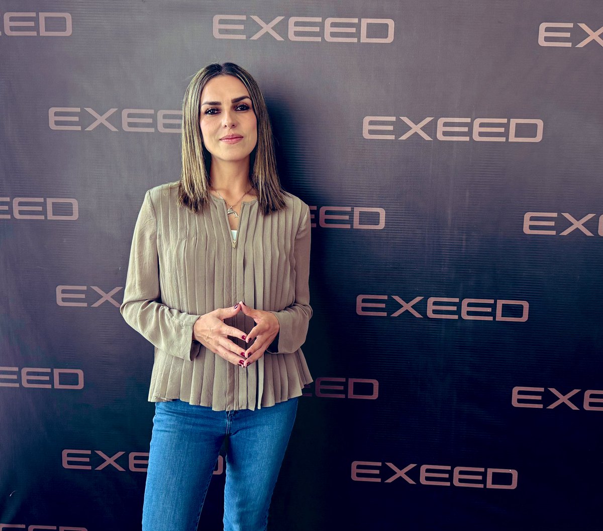 FormulaAutoFM's tweet photo. #AlAire en #FormulaAutomotriz entrevista con la responsable de marketing de #Exeed México, la submarca de lujo de Grupo #Chirey. https://t.co/huAM64o0ev
