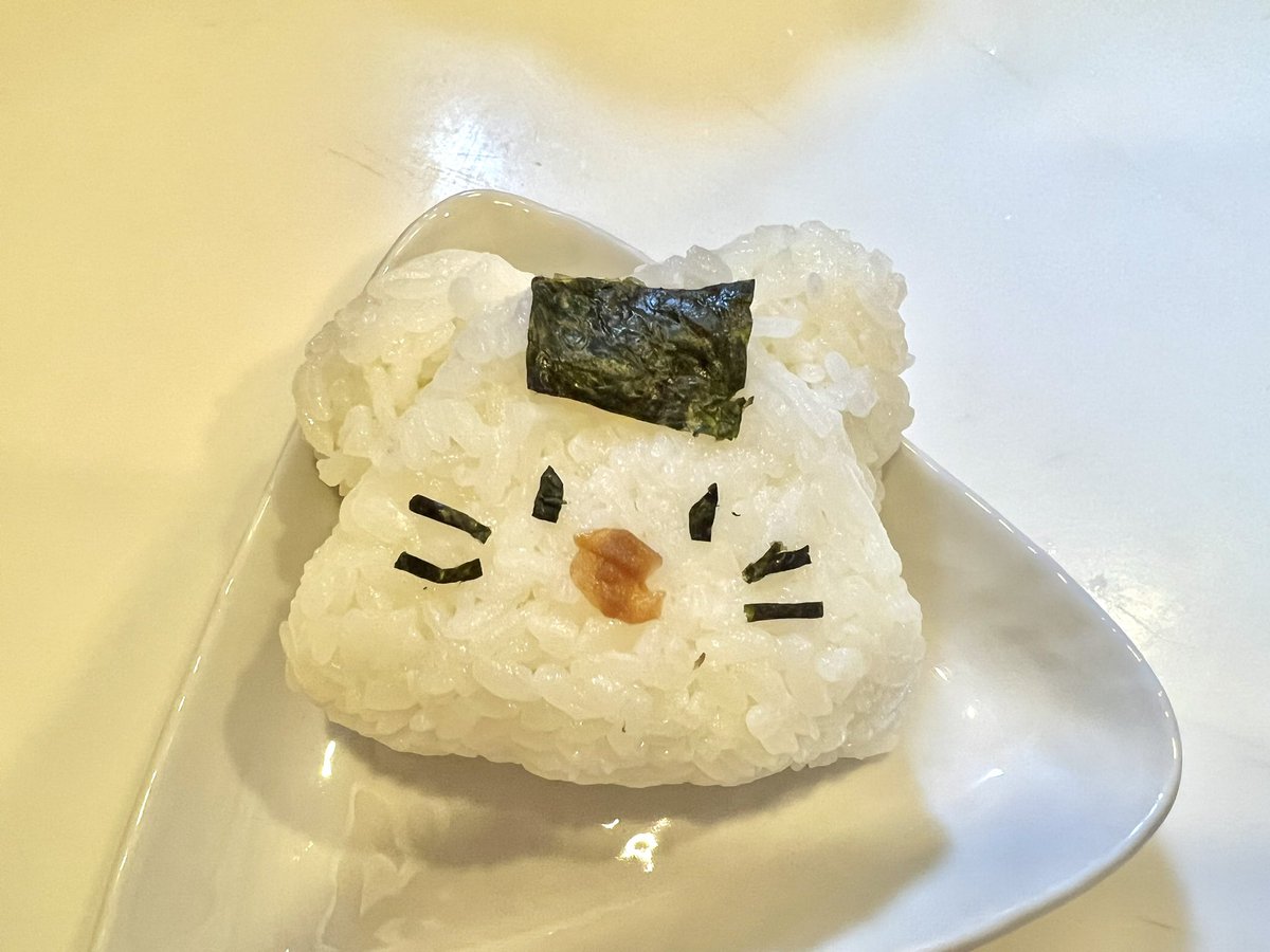 Matsuda_Ayane7's tweet photo. #TheRollingRiceball 50万再生ありがとうございます！！🎉🎉
すごい…！！(ᵒ̴̷͈▽ᵒ̴̶̷͈  )✨✨

私自身も元気になれる曲、沢山の方に聴いて頂けて本当に嬉しいです🥰
おめでとうの気持ちとこれからの思いを込めてギュッと！おにぎり握りました🍙

一緒に沢山聴いて沢山おにぎり食べましょう～～🤤🎶 https://t.co/nK1vsHeOi8