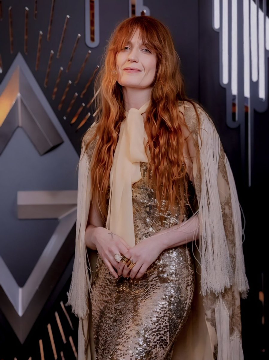 picsofflorence's tweet photo. florence at the opening night of the musical gatsby✨ https://t.co/PIY9FZbiVs