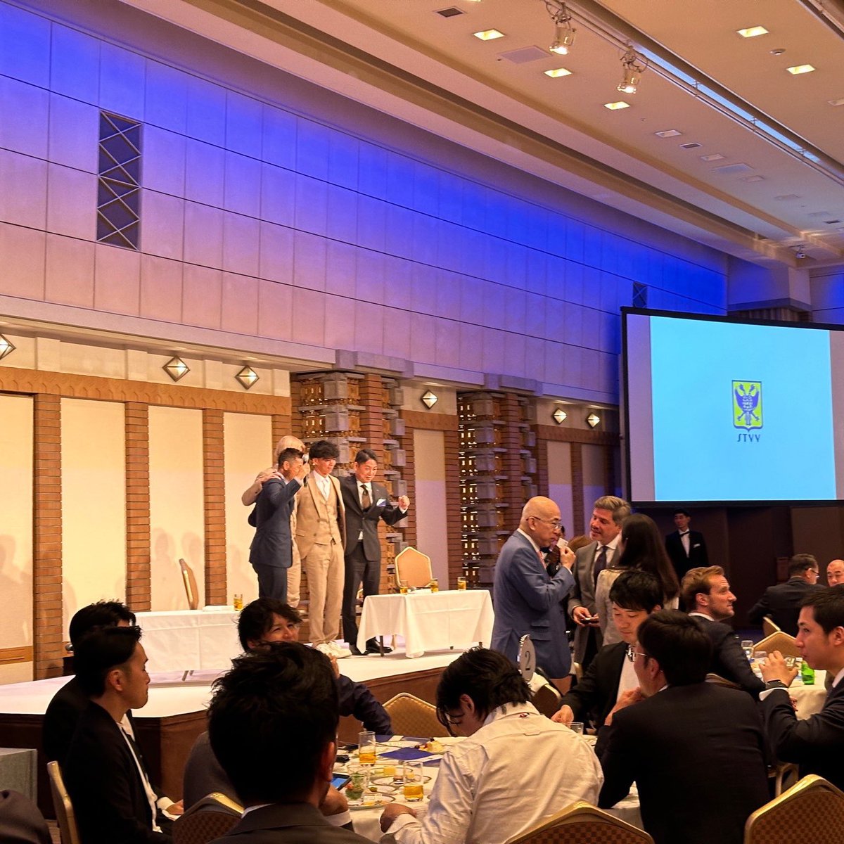 【✨STVVシーズン終了報告会✨】

昨日、弊社andalyfe CBDがスポンサーを務める
サッカーベルギー1部リーグ所属
「シント＝トロイデンVV 」STVVのシーズン終了報告会に参加してきました🤩

来シーズンの活躍を楽しみにしています🤩

#stvv 
#シントトロイデンvv 
#シーズン終了報告会 
#スポンサー