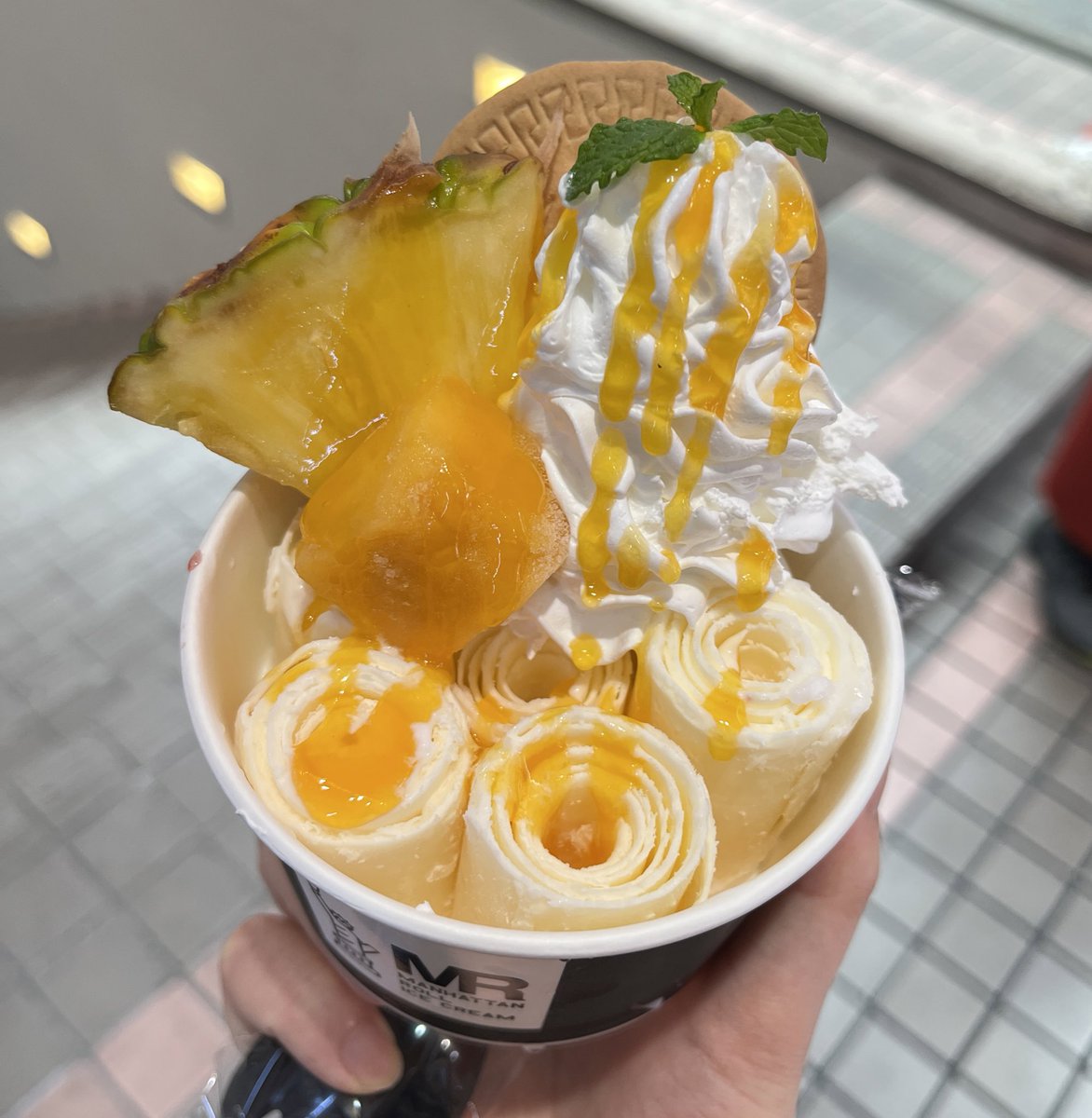 jikkyoufa's tweet photo. フォロワーに連れられて日帰り名古屋旅行！さばぴーさんコラボのアイス食べてきたよ〜うめ〜〜
あとフォロワーがグッズ買ってくれました

 #さばぴーアイス食っちゃれ本舗 https://t.co/z7B0lyN8QJ
