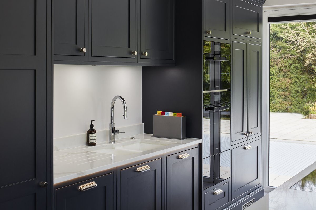 stonehamkitchen's tweet photo. You may have heard the term ‘in-frame kitchen’ but are unsure what it means. Read our blog to find out what it is and what makes this type of kitchen so desirable.
Read it here - https://t.co/OT6BTeC7gS
#inframekitchens #classickitchen #traditionalkitchen #luxurykitchen https://t.co/YovPBsWo5C