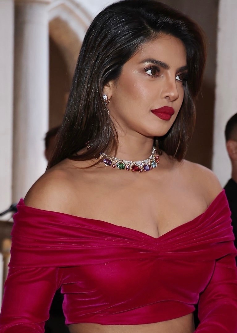 hourly priyanka tweet media