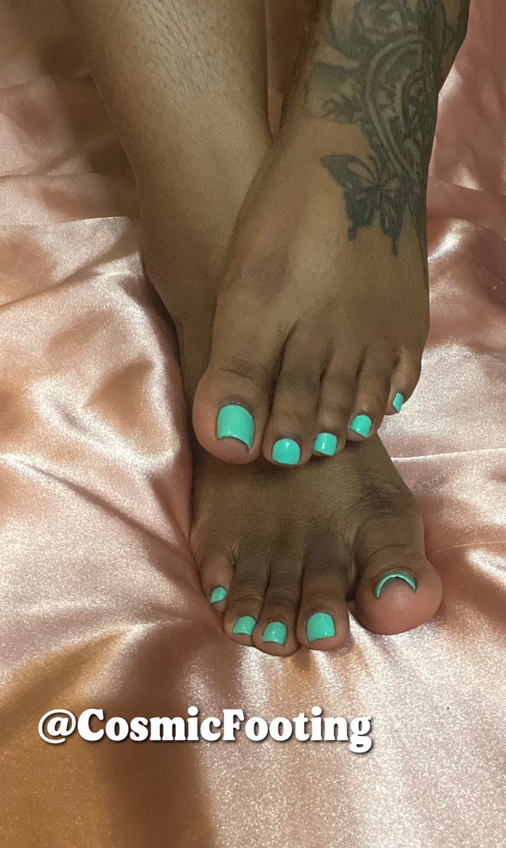 CosmicFooting's tweet photo. Do you like my tattoo?😏😉 DM me for prices if you wanna see some 🦶🏾🦶🏽 #americanfoot #americanfeetpics #canadianfeet #canafianfeetpics #canadiantoes #canadianfoot
#haitiantoes #haitianfeet #CosmicFooting https://t.co/EgnkjWJhlE