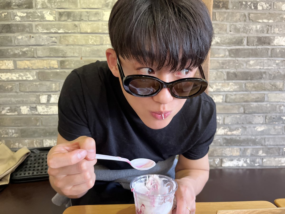 SST_horse's tweet photo. [📸]

승태랑 아슈크림 먹을 태사랑 ✋

#신승태 #ShinSeungTae 
#트로트야생마 https://t.co/LgEaUoryu4