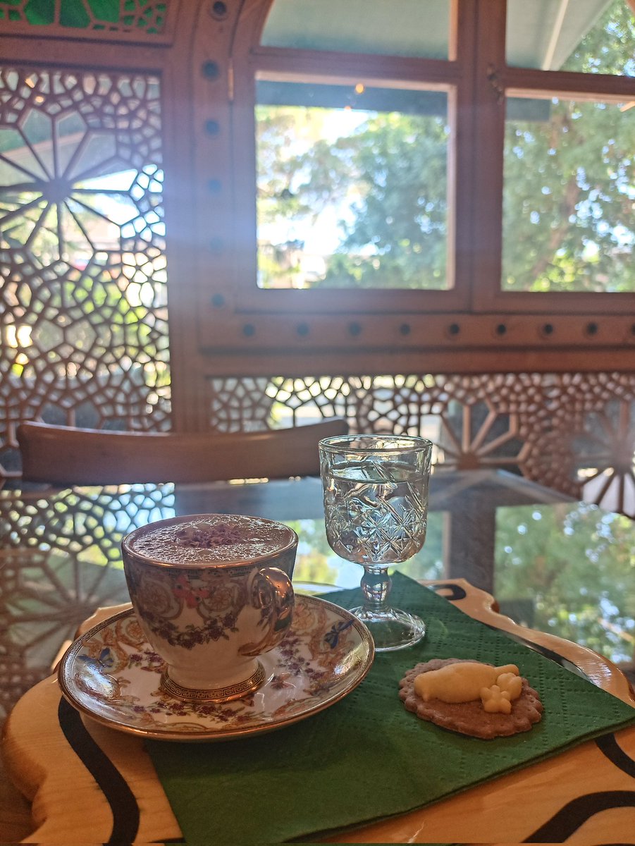 MNTurkoghlan's tweet photo. کاش تبریزلی اولسایدیم 
سئوگیلیم اولسا اولماسا اونملی دئیل
گونده بازاری ، تربیتی ، شهنازی دولانیردیم 
گجه لر دا یولداشلار لا ولیعصره گئدیب نوبتی بیر بیری امیر شکلات آ قوناق الیردیگ https://t.co/wj4sCMGaGf