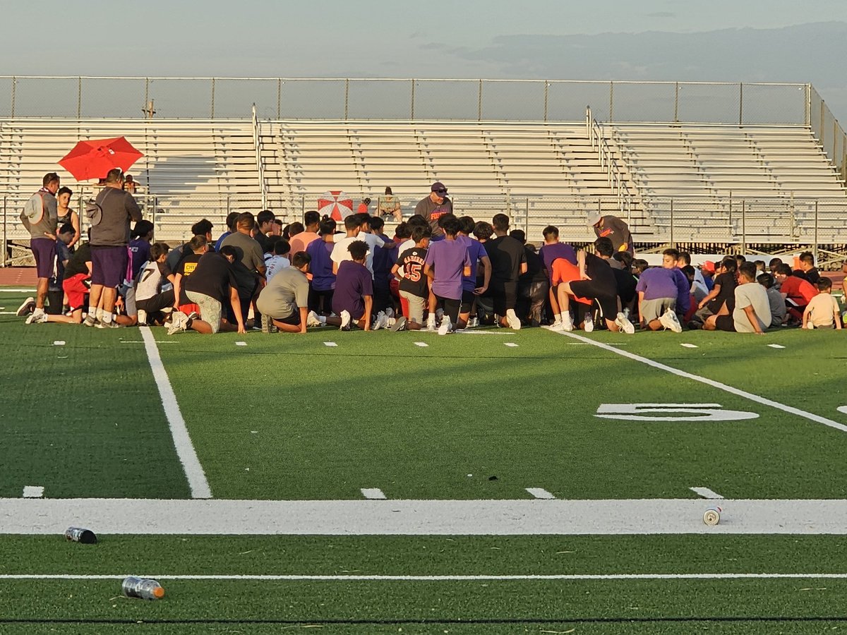 vikki_rae86's tweet photo. Day 1 of Emi's first football camp with @EHSFalconFB! 💜🏈🧡 https://t.co/fiRHS2SLam