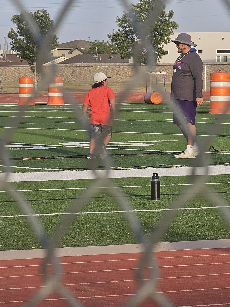 vikki_rae86's tweet photo. Day 1 of Emi's first football camp with @EHSFalconFB! 💜🏈🧡 https://t.co/fiRHS2SLam