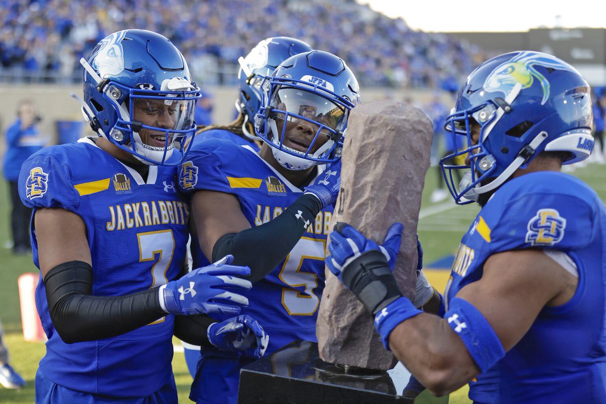 SorrellTrillion's tweet photo. After an amazing camp at @GopherFootball I’m blessed to received an offer from @GoJacksFB 🔵🟡‼️@J_Menage3 @Coach_MBanks24 @SDSURogers3 @TNTACADEMY1 @BAUERS_ELITE @AllenTrieu @RyanBurnsMN @EdinaFBRecruits https://t.co/ZL1KTOqUbA