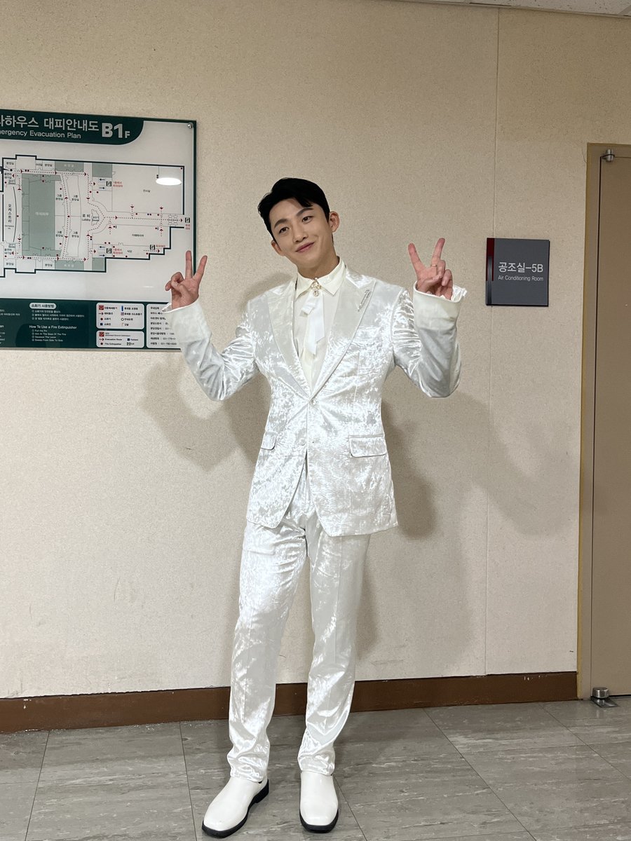 SST_horse's tweet photo. [📸] 

🤍🩶🤍🩶

#신승태 #ShinSeungTae 
#트로트야생마 https://t.co/i3gdkHfcGQ
