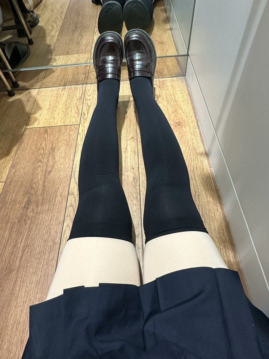 fatlatiao's tweet photo. 近距离看清楚有多脏了！细狗是故意不猜的吗？今天起每天加一次机会！
#jk #反差 #原味 #臭脚 #汗脚 #丝袜叠穿 https://t.co/lLlhNZbKq0