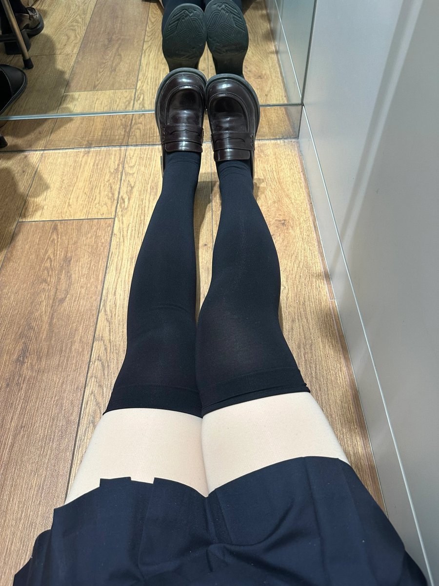 fatlatiao's tweet photo. 近距离看清楚有多脏了！细狗是故意不猜的吗？今天起每天加一次机会！
#jk #反差 #原味 #臭脚 #汗脚 #丝袜叠穿 https://t.co/lLlhNZbKq0