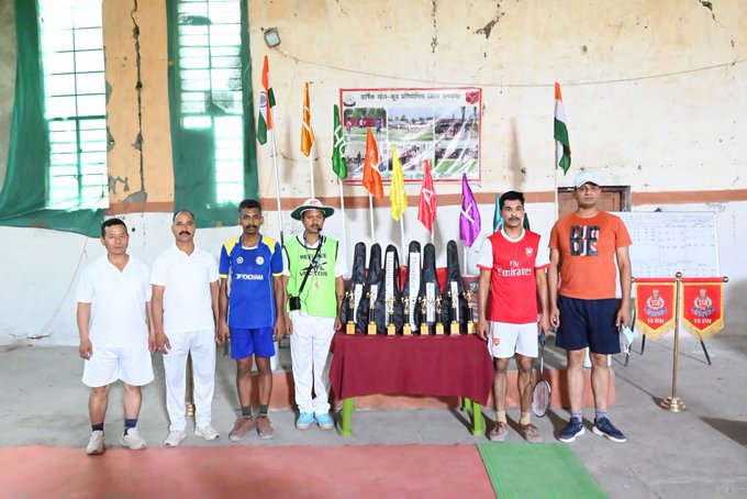 Bhat_Insha01's tweet image. #Badminton tourney organized by 10 BN SSB Batmaloo #concludes