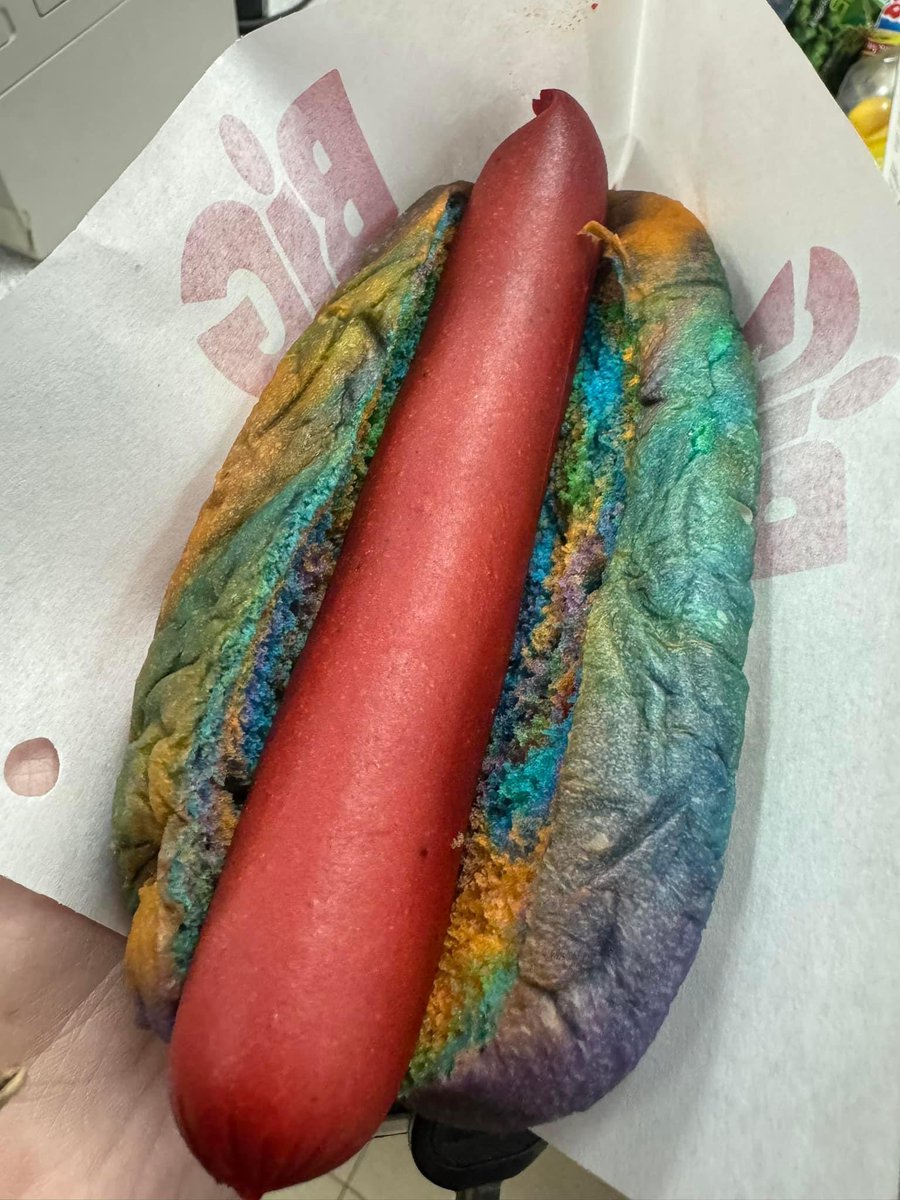 the_jjjjam's tweet photo. Thanks 7-11 for making me feel seen with the Pride Bun because I identify as an amag ❤️ https://t.co/8mPWyJkYyw