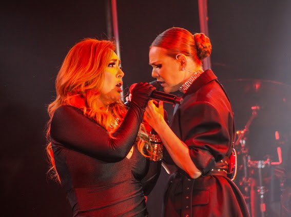 MyriamMonteCruz's tweet photo. Un poco de lo mucho que se vivió y disfrutó con mi querida @KikaEdgar @MyriamMonteCruz en "Cosas del amor” https://t.co/2n6ksTIUaM