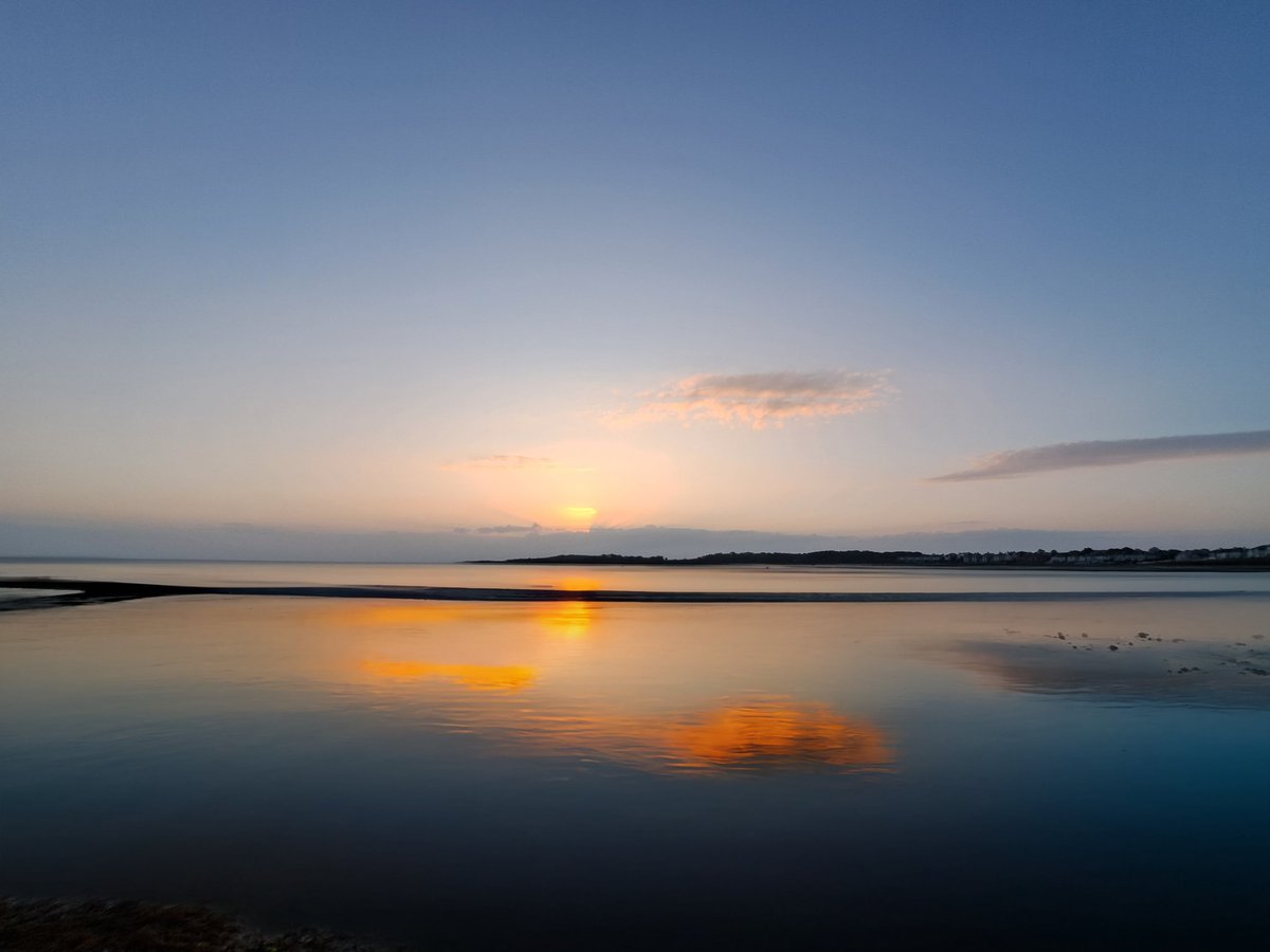 craig_gamble8's tweet photo. 💙🧡😴 Beautifully still at sunrise.... https://t.co/MkwjEnxJlk