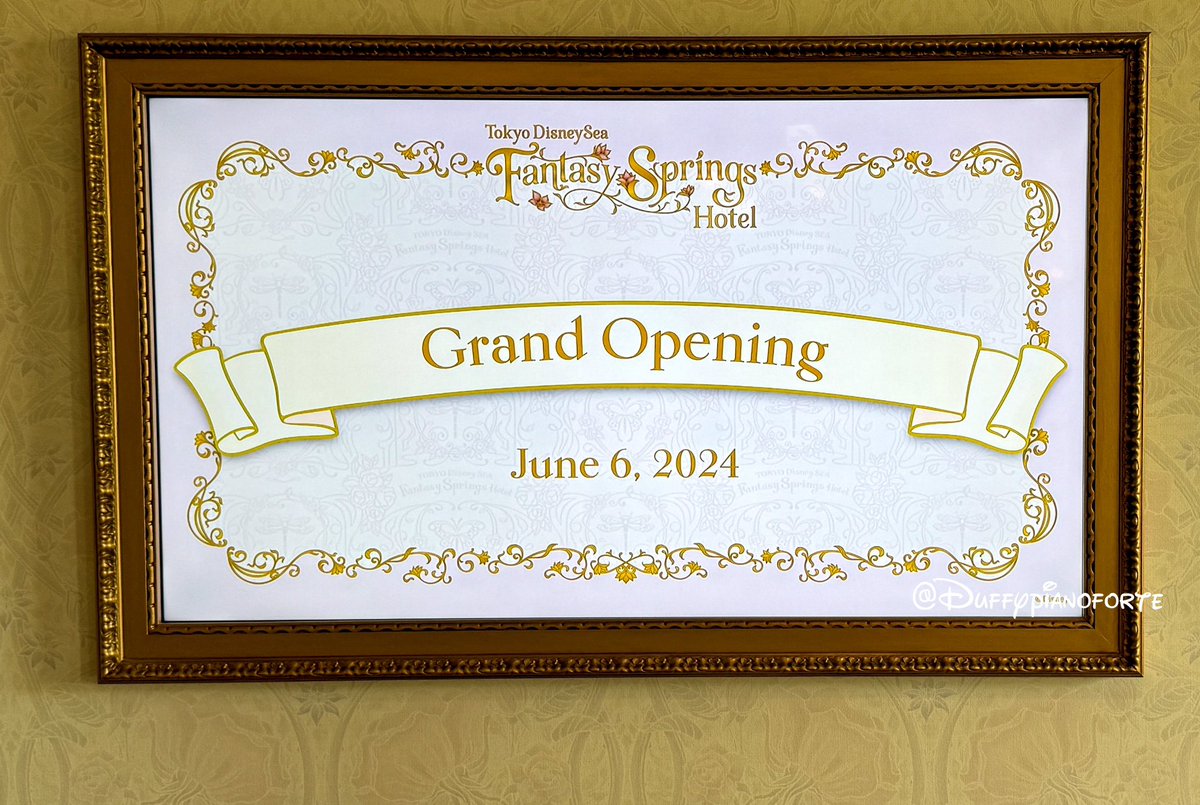 グランドシャトーラウンジへ行く廊下が素敵だった。