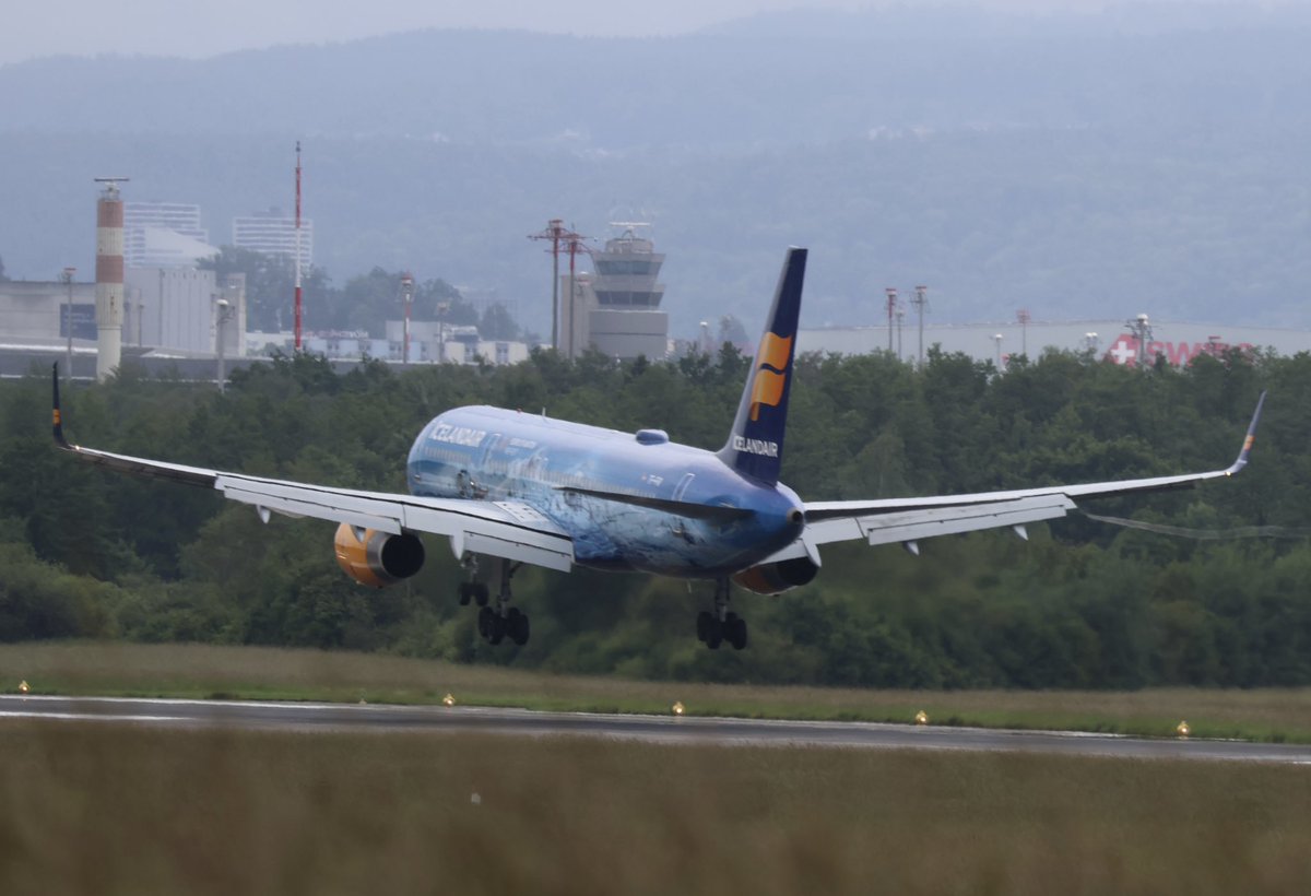JustinaAngstma1's tweet photo. Icelandair Boeing B757-256 🇮🇸🇮🇸🇮🇸
RegNr. TF-FIR 01.06.2024 at
Zurichairport @zrh_airport
80 Years Of Aviation Livery
SUCH A BEAUTIFUL LIVERY 😍😍😍
#avgeek #icelandair #b757 #boeing
#lszh #tffir #zrh #aviation 
#80yearsofaviationlivery #planespotting #iceland
@Icelandair @Boeing https://t.co/emZgl5rnTz