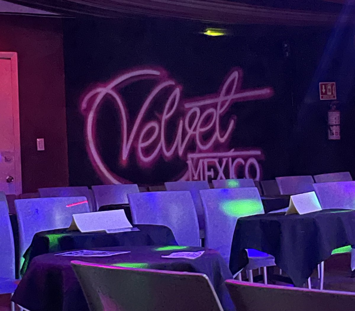ee_seth's tweet photo. ¿ a quien vemos por aca? 😏
#singles 
#parejassw
@VELVETCDMX https://t.co/fDGJ5immCu