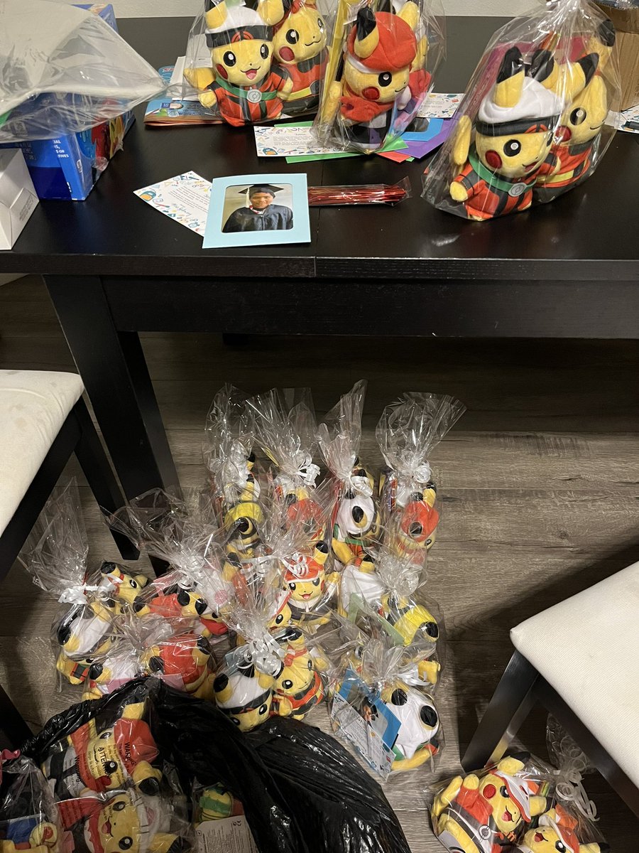 Mrs. Holloway tweet media