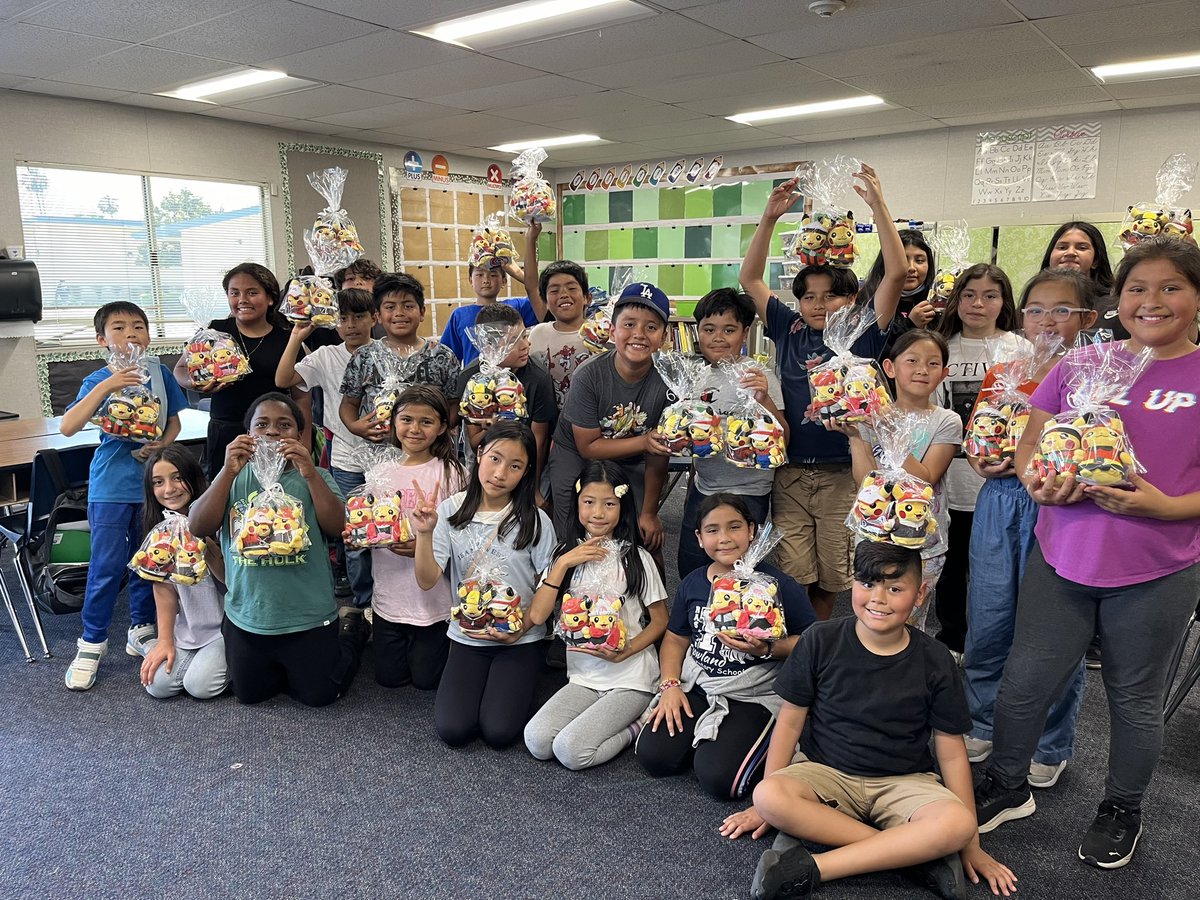 Mrs. Holloway tweet media