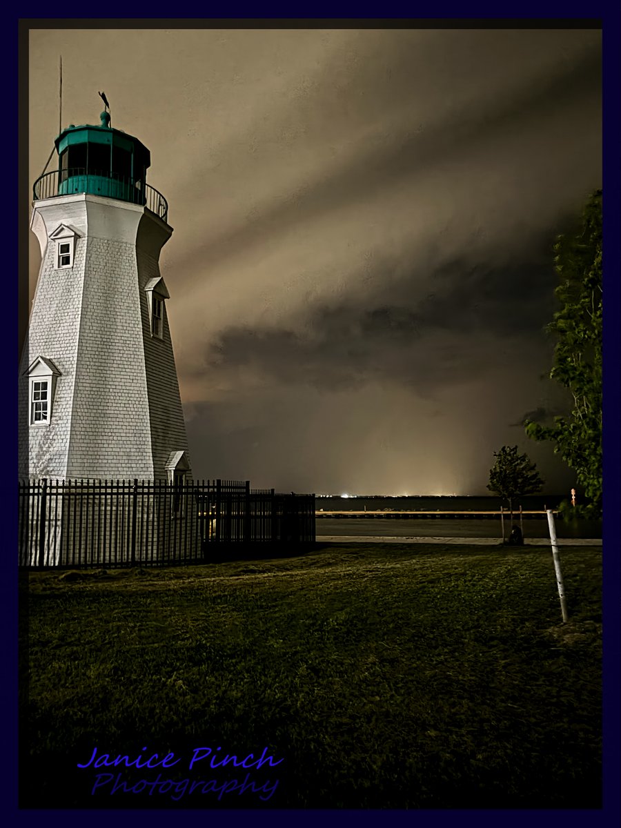 janice_pinch's tweet image. #onstorm #portdalhousie #stormcloud #LakeOntario
the view of the storm front as it passed over me, Over lake ontario, in Port Dalhousie Ontario at the Marina June 5, 2024