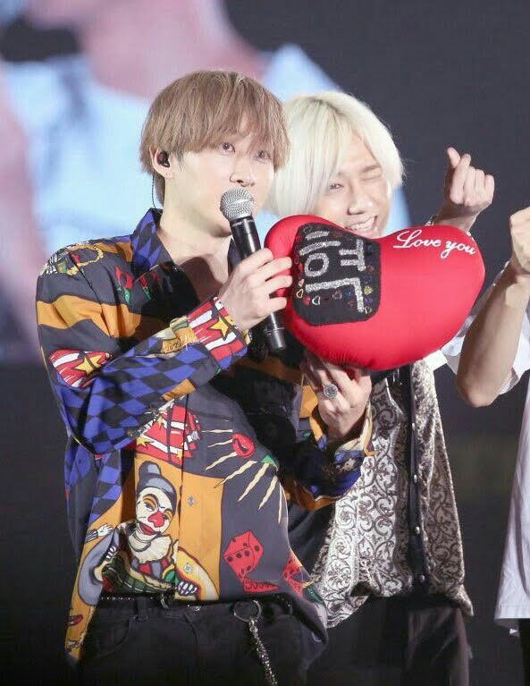 Princ3Midnight's tweet photo. ❤🫰🏻
#Yehyuk #Yesung #Eunhyuk https://t.co/jDDl32tXr0