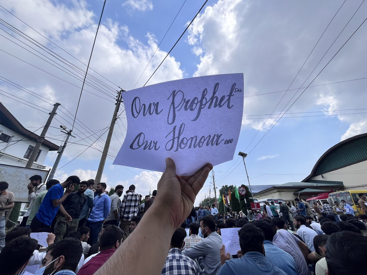owaiisahmad's tweet photo. GMC students against Islamophobia and hate!
#OurProphetOurHonour 
#Gmcsrinagar https://t.co/tbMMI5O5E3