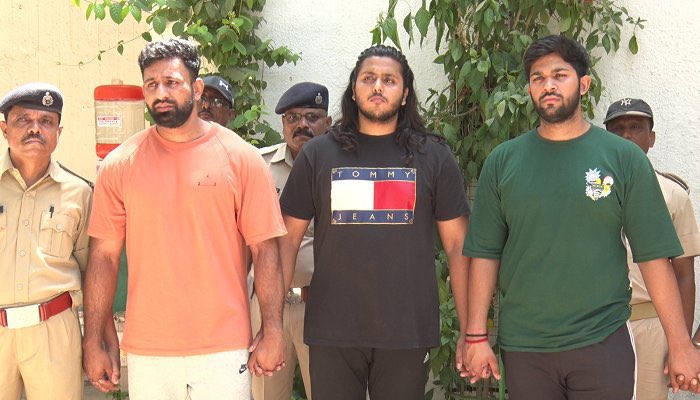 Ash_8664's tweet photo. Kya haal hae mighty raju @rajatdalal9269 . Rajat bhai couldn't take a joke from a student???
Now have fun in the jail criminal. I don't know how people used to support this piece of shit. Fragile ego and wannabe gangster.

Thank you for arresting him 

#RajatDalal
#CarryMinati https://t.co/I1aoI1n7pO
