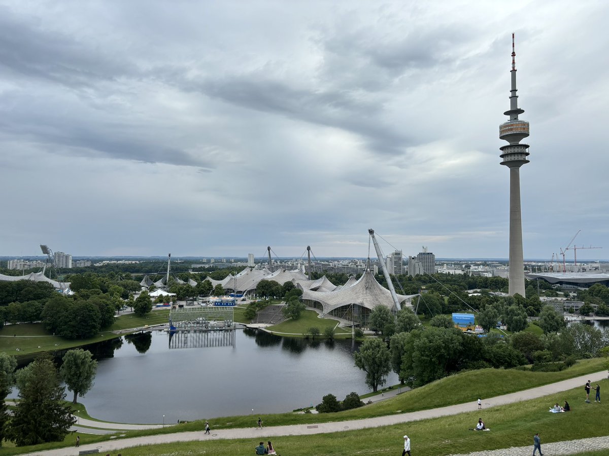 KoenStevens3's tweet photo. After a long "workday" at the Workday Partner Day in Munich, I took the opportunity to walk in the Olympiapark ⚽️🏅and to have a quick visit at BMW Welt 🚗🚙🇩🇪. Nice views 😊! https://t.co/14MIwFx6Nd