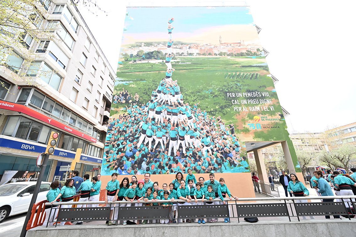 revistacastells's tweet photo. Parets que parlen de castells.
▶️ Els mous murals castellers floreixen arreu del país. Us els detallem aquí:
✍️ @dprats91
👉 https://t.co/Ko7Miu8HGo
#castellers #castells https://t.co/5hJFRoYDPr