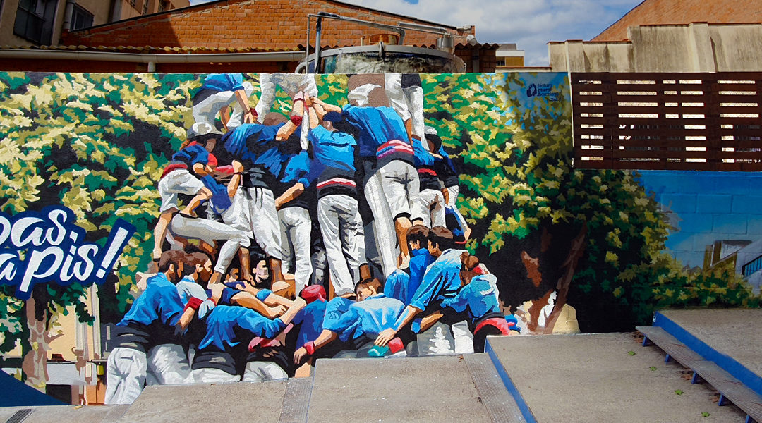 revistacastells's tweet photo. Parets que parlen de castells.
▶️ Els mous murals castellers floreixen arreu del país. Us els detallem aquí:
✍️ @dprats91
👉 https://t.co/Ko7Miu8HGo
#castellers #castells https://t.co/5hJFRoYDPr