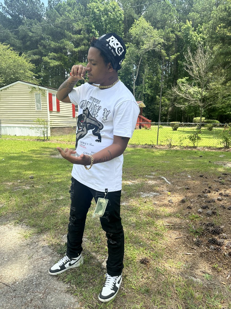 FairleyTyreek's tweet photo. Said he put money 💰 on my head, I guess we gone see, I won’t put no money 💰 on his head my niggas owe me 🔫💀♊️ #LLTY #GeorgeV #HappyBirthdaytome #happybirthday https://t.co/W16Ay6jLDI
