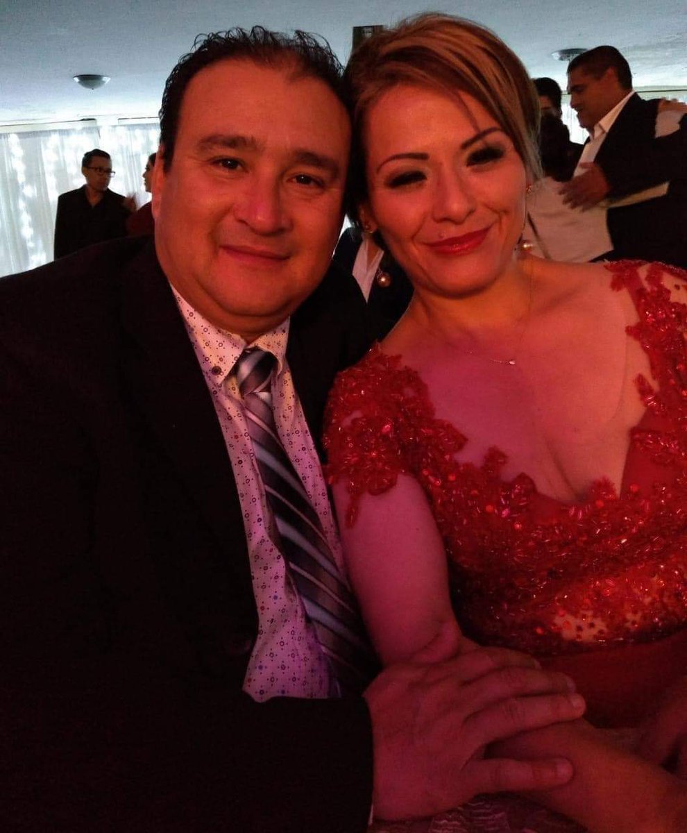 lulu_reportera's tweet image. Esta noche son velados en #PozaRica los restos de la pareja que desapareció el 8 de abril, cuando salieron a mostrar una camioneta que querían poner en venta y no volvieron a verlos. Su hija y sus familiares suplicaron en redes por su aparición con vida pero todo fue en vano.…