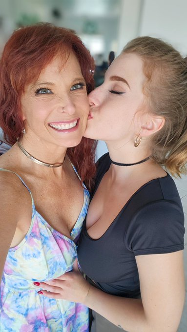 I had a most wondrous day today with the beautiful @OctaviaXRed! Right after the first kiss, there was<a href="/tag/gotmylf"class="tags"><span>#gotmylf</span></a><a href="/tag/freeusemilf"class="tags"><span>#freeusemilf</span></a>