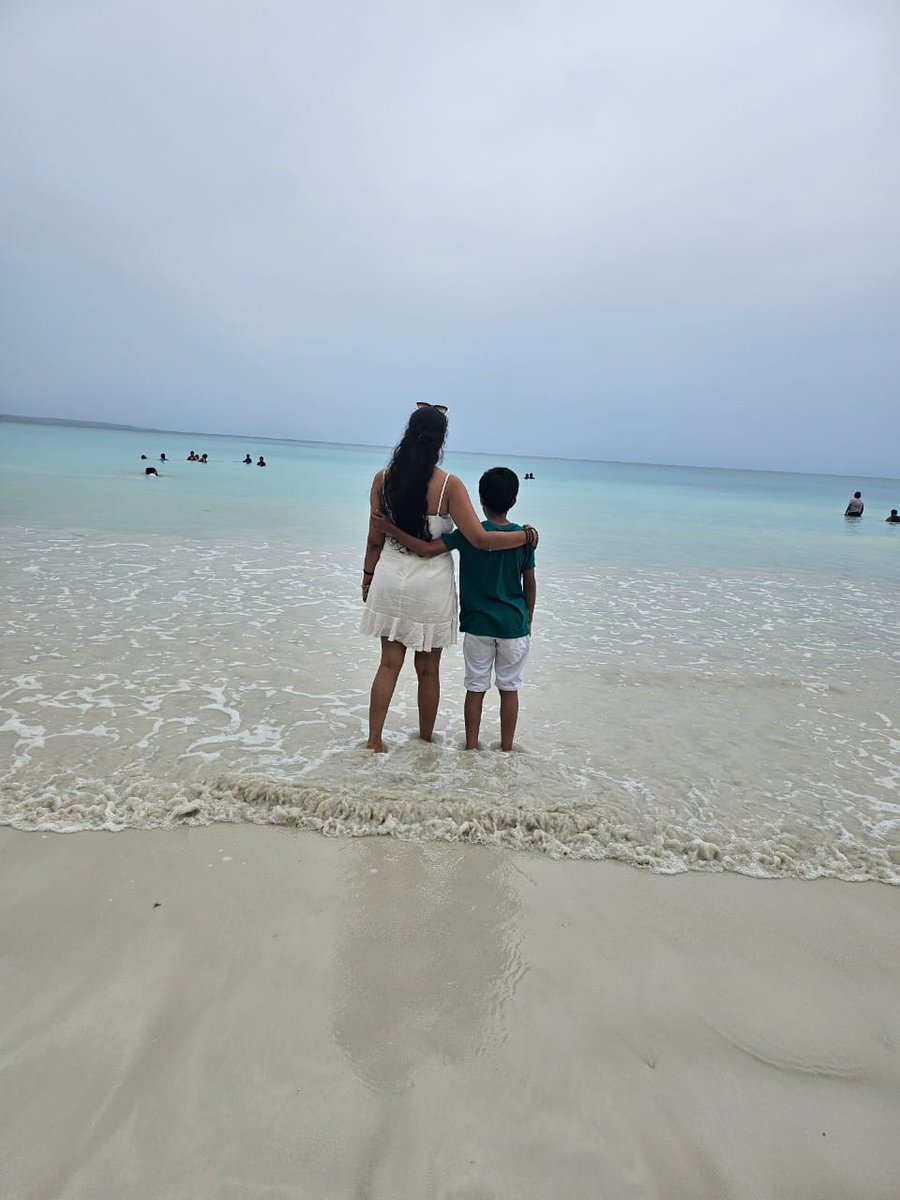 Atul_Bhatia80's tweet photo. #kalapatharbeach #Andamans #Havelock 🏊♀️🏊♂️🏊🌴🌴 https://t.co/xYUKc6WBc2