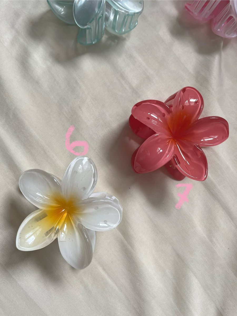 99coolkid_'s tweet photo. — กิ๊ฟหนีบผมดอกไม้ซัมเมอร์สุดสุด มีดอกชบากับลีลาวดีนะคับ ไซส์8ซม. สีจริงละมุนกว่าในรูปน้า มือ1นะคับ🌺🫧

35บาท ค่าส่งเหมา25บาท✿ 

ขอดูรูปเพิ่มเติมได้น้าค้าบ⭐️

#ส่งต่อเสื้อผ้า #ส่งต่อเสื้อผ้ามือสอง #ส่งต่อเสื้อผ้าy2k #แฟรี่สไตล์ #กิ๊ฟหนีบผม #y2kthailand #ส่งต่อเครื่องประดับ https://t.co/dAUNdEDwTe