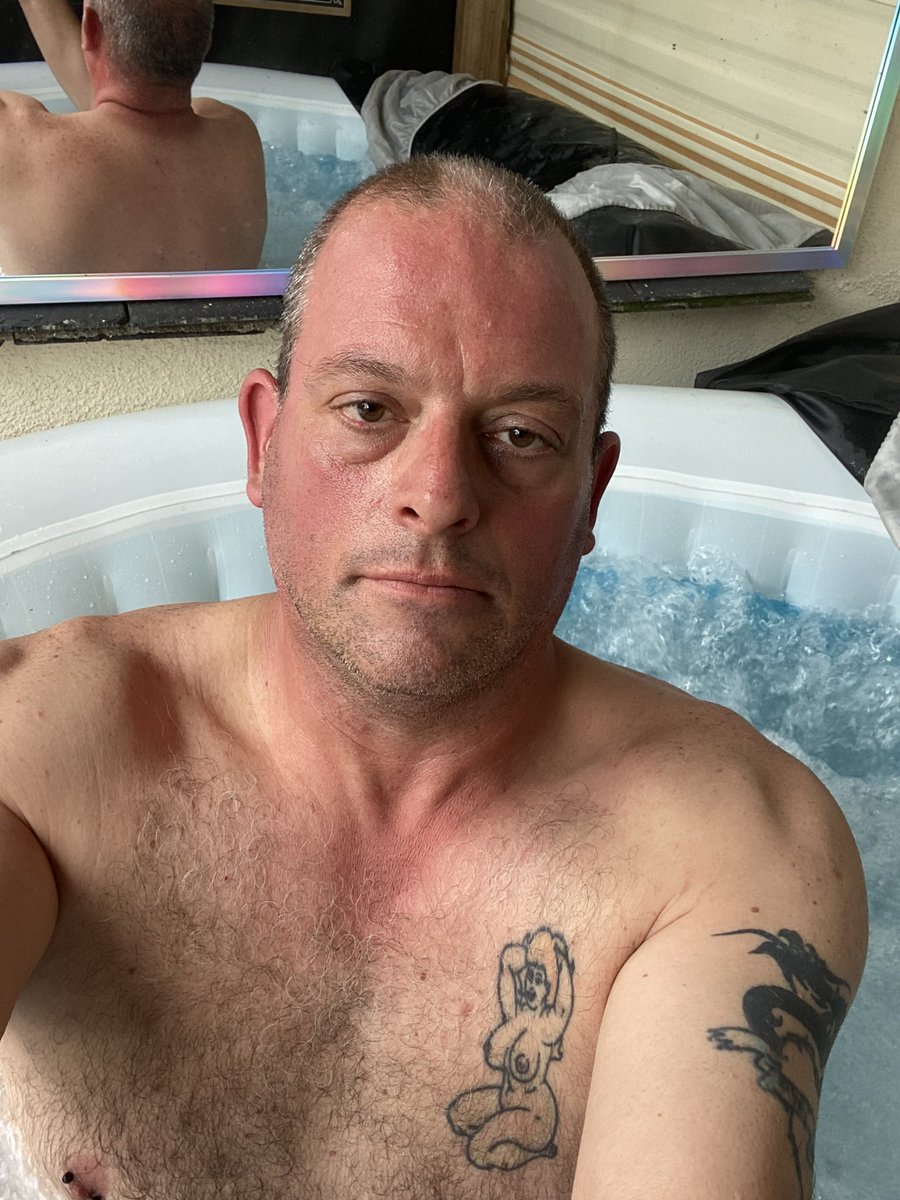 naughtydadbod's tweet photo. Happy #torsothursday https://t.co/mrKP0c56K5