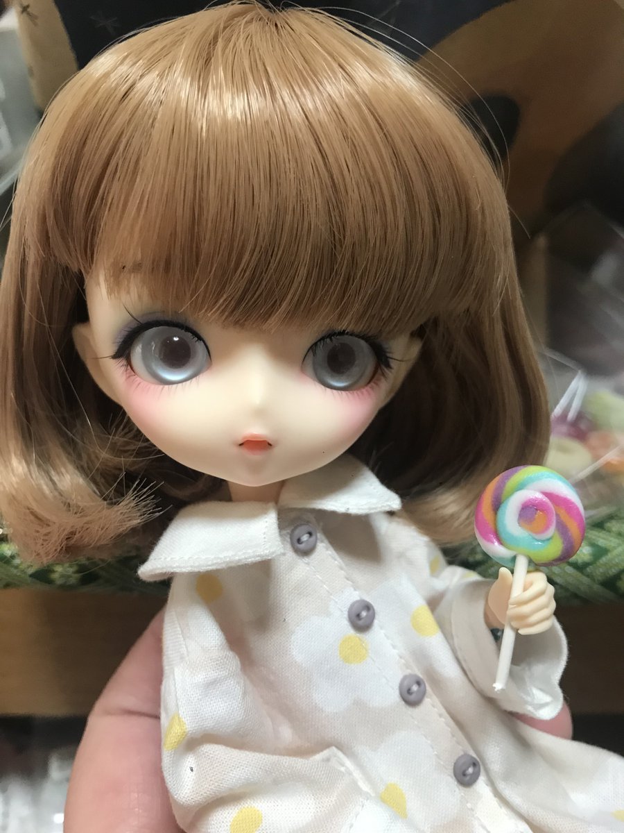 Patishiecollier's tweet image. ルサーフデザイン様(@LeSurfDesign )よりフェイクスイーツが届きましたー❣️
可愛くて選ぶのに苦労しました🍪
さっそく翠苓ちゃんにキャンディ🍭持ってもらいましたがサイズ感が良すぎ😆
突然幼みが増しましたが可愛い❤️
ルサーフデザイン様ありがとうございます💖

@LeSurfDesign 
@Harmonia_series