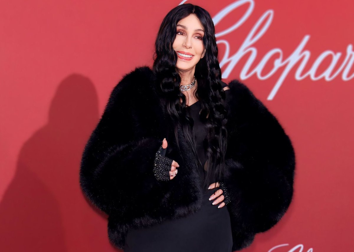 Cher Looking 40 😎