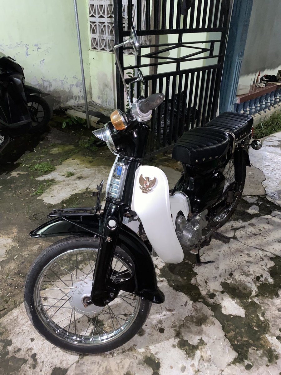 Badlifebadlier's tweet photo. Kesenangan lelaki pada saat usahanya bangun motor selesai 🥹 https://t.co/uR6SRtLeAT