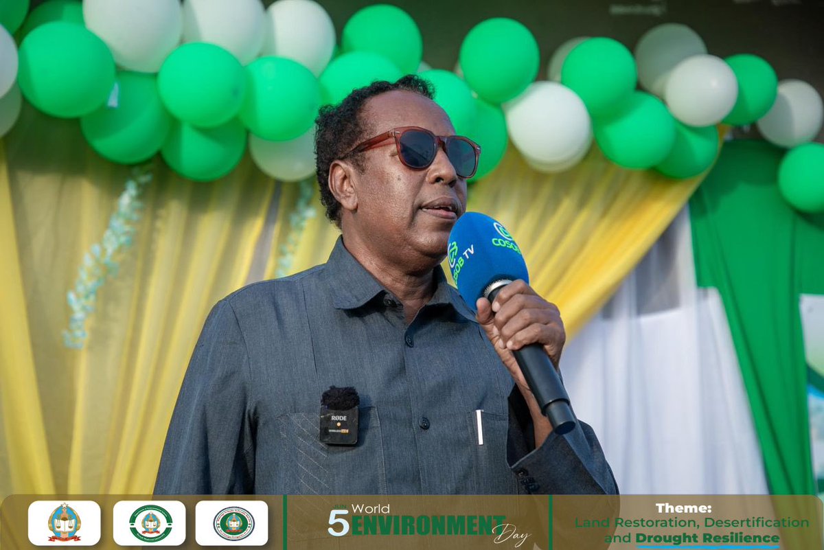 EnvsSNU's tweet photo. We celebrated #WorldEnvironmentDay at @Somali_NU. The rector, dean, professors, and students gave inspiring speeches on ways we can all protect the planet. Key takeaways: reduce waste, use renewable energy, plant more trees. Let's work together to create a sustainable future!🌿 https://t.co/FPG7mxRNpF