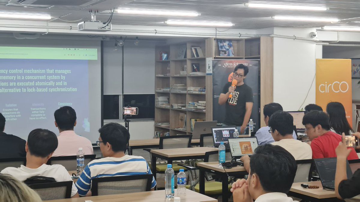 u2u_xyz's tweet image. We had an amazing kickoff at the Hackday Opening, a part of the #VietnamRustHackathon, hosted by @ZKPLabs and @gmvn_official! 🎉

Mr. Lew Tran, Co-founder &amp;amp; CEO of @uniultra_xyz, totally rocked the stage with his insights and shared some serious knowledge bombs. 💥 His talk was a…