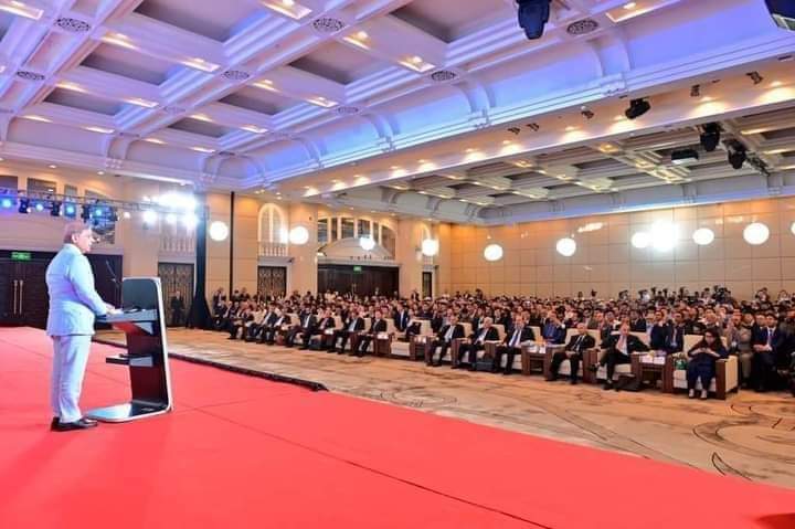 قائد پر ولولہ انگیز اعتماد 500 ٹاپ کے بزنس مینوں سے چاینہ میں خطاب 
ماشاءاللہ