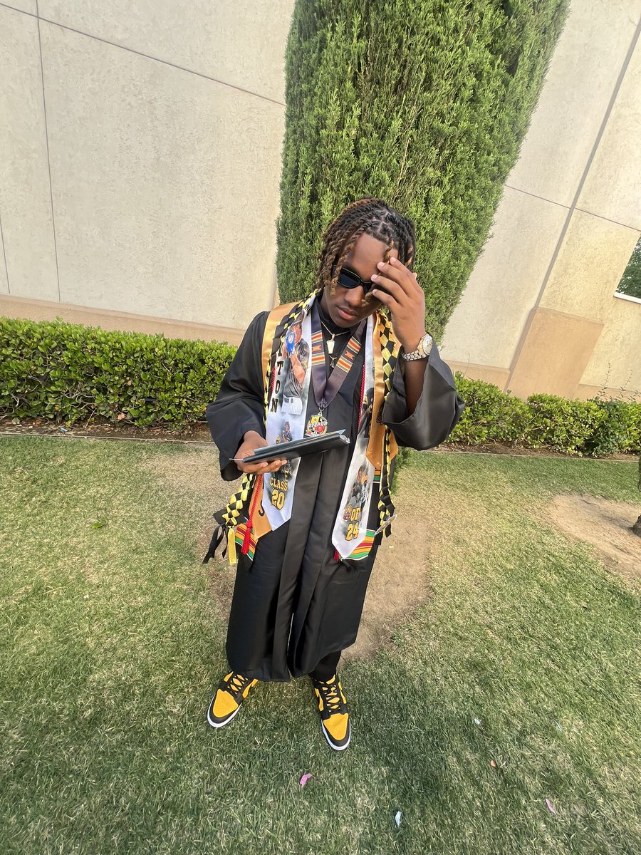 CoachP_84's tweet image. Congratulations @LeonardPayton7 Graduated with 3.4 GPA and was a two sport athlete…. Next Stop 

All Business
